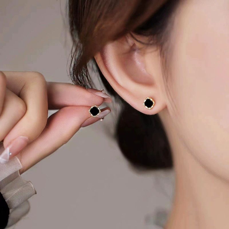 Black Square Stud Earrings Women's French Sweet Simple Explosive Earrings Exquisite High Sense Fashion Versatile Gas Tide Earrings_voghion.com