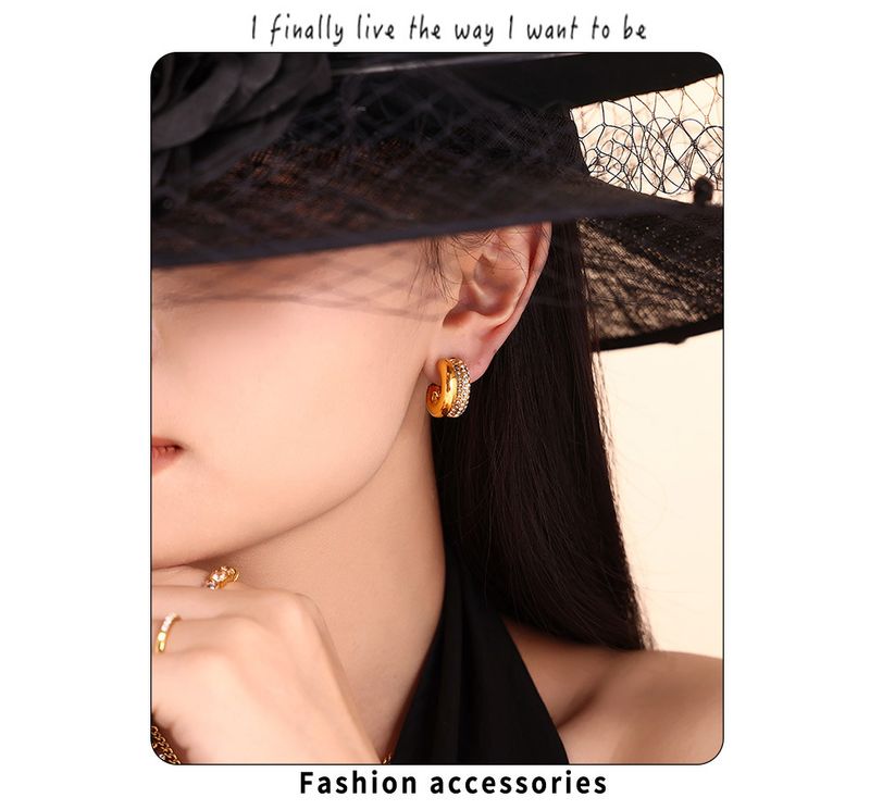 Pendientes retro de doble C con diamantes adhesivos, modernos y de temperamento, de acero inoxidable y oro de 18 quilates, con forma de media luna, que no se decoloran._voghion.com