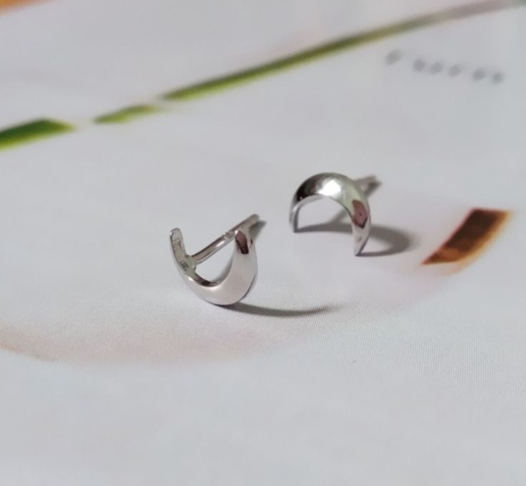 Solid 925 Sterling Silver Crescent Moon Post Stud Earrings 6mm Gift Box A3_voghion.com