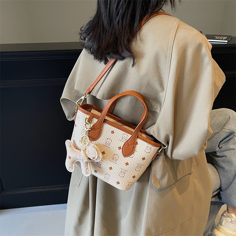 Borsa a tracolla con stampa di orso carino da donna, modello a secchiello, modello a spalla, modello 2025, per ufficio e pendolarismo._voghion.com