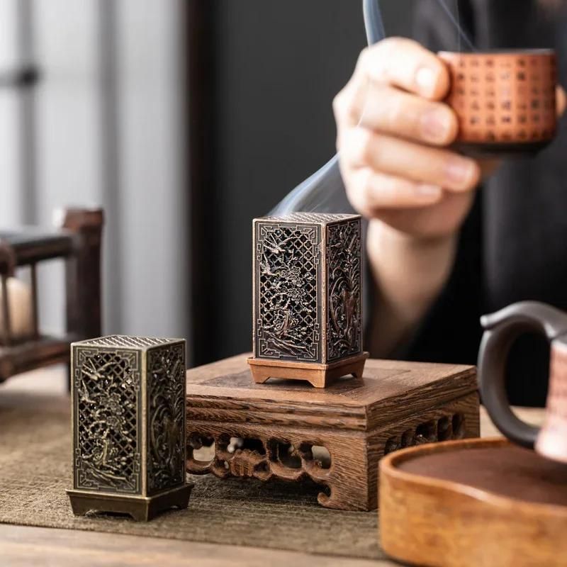 Quadratischer vertikaler Räucherbrenner, kleiner Räucherstäbchenhalter aus Xiangyun-Legierung, Aromatherapie für den Innenbereich, Heimornament, chinesische Pflaumen-Räucherbrenner_voghion.com
