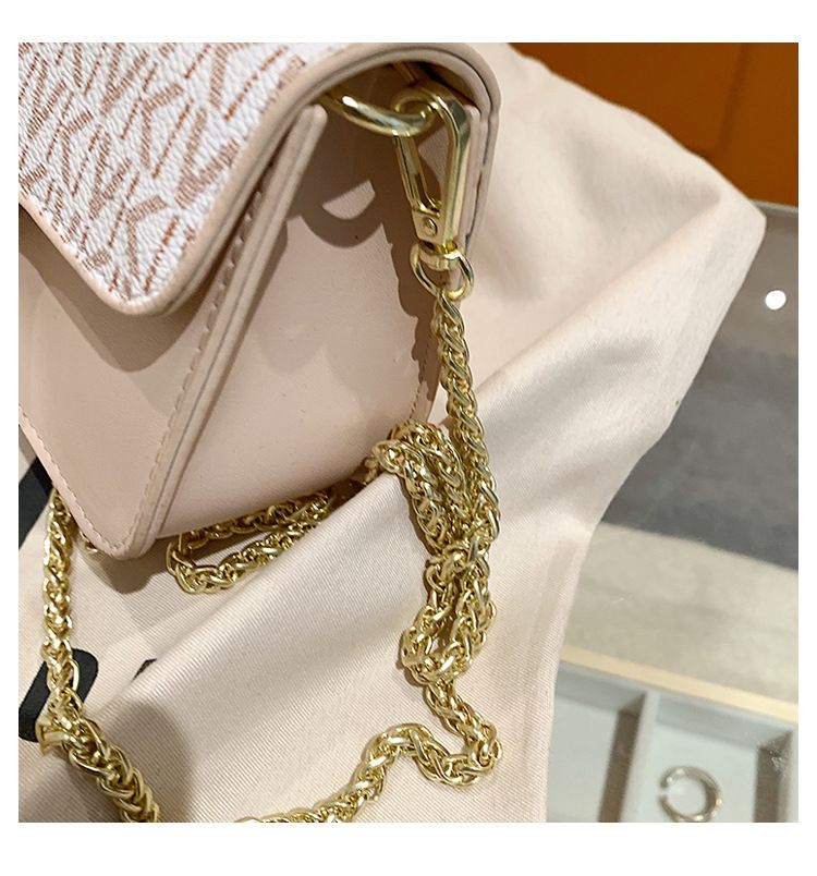 2023 Zomer Nieuwe Tas Damesmode Europese en Amerikaanse Contrast Bedrukte Ketting Een Schouder Crossbody Grote Capaciteit Kleine Vierkante Tas_voghion.com