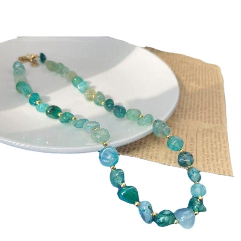 Collana di design di nicchia in stile cinese, nuova, autunno inverno 2024, con perline in pietra naturale, in acciaio al titanio e resistente allo sbiadimento._voghion.com