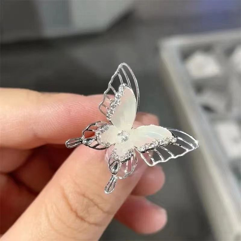 Offrez-lui cette bague Super Fairy Open Collection, un modèle 2024 au design luxueux et raffiné, tout simplement sublime !_voghion.com