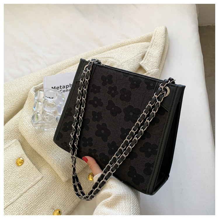 Grand sac jacquard en soie de grande capacité pour femmes, sacoche à bandoulière large, fourre-tout assorti à la mode, nouvelle collection 2023_voghion.com
