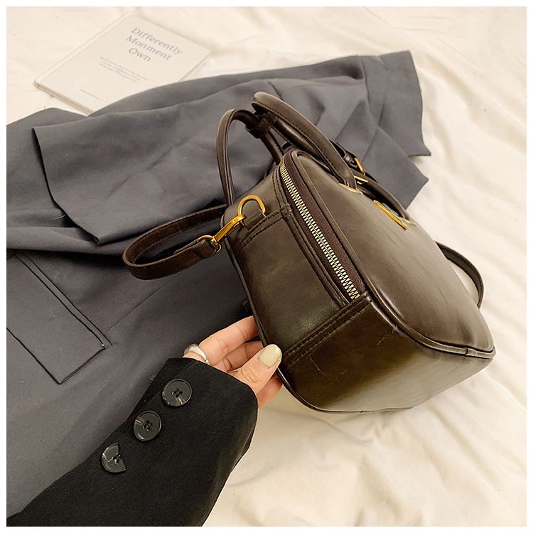 Borsa a tracolla singola coreana in pelle PU di alta qualità, a forma di cuore, quadrata piccola, autunno e inverno 2024_voghion.com