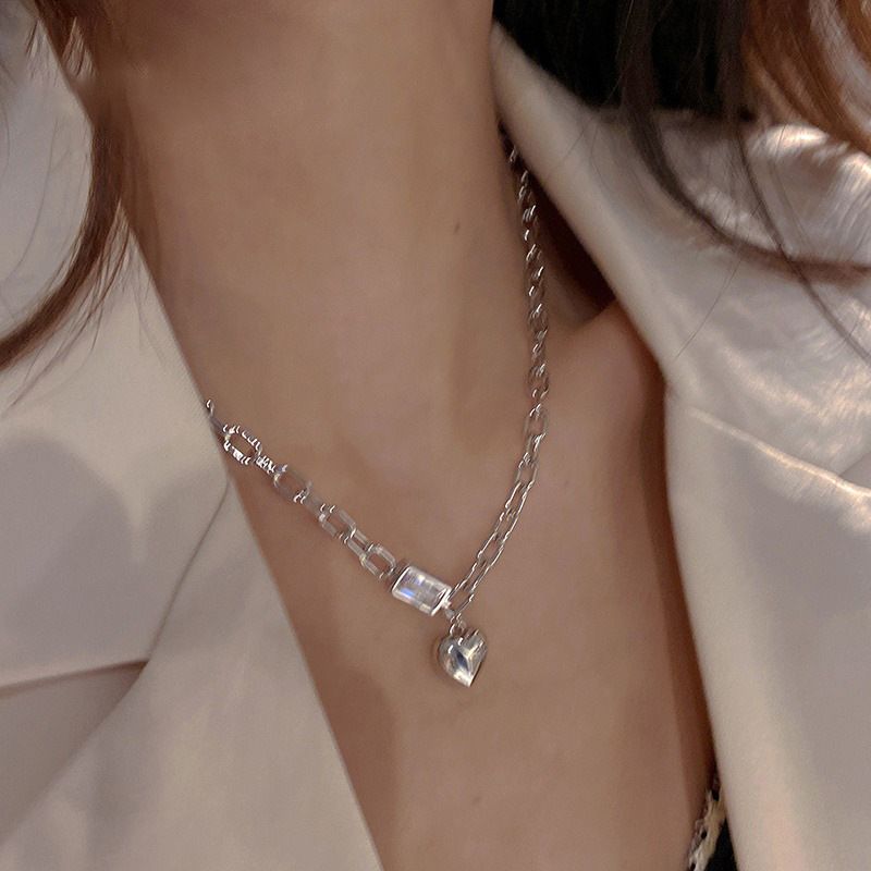 Collier d'amour de luxe léger nouveau style design de niche Internet célébrité tempérament chaîne de clavicule collier de fille chaude_voghion.com