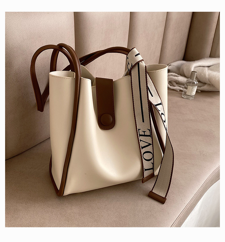 Large capacity spring for women in 2024, new and trendy single shoulder with a stylish texture, tote bag_voghion.com