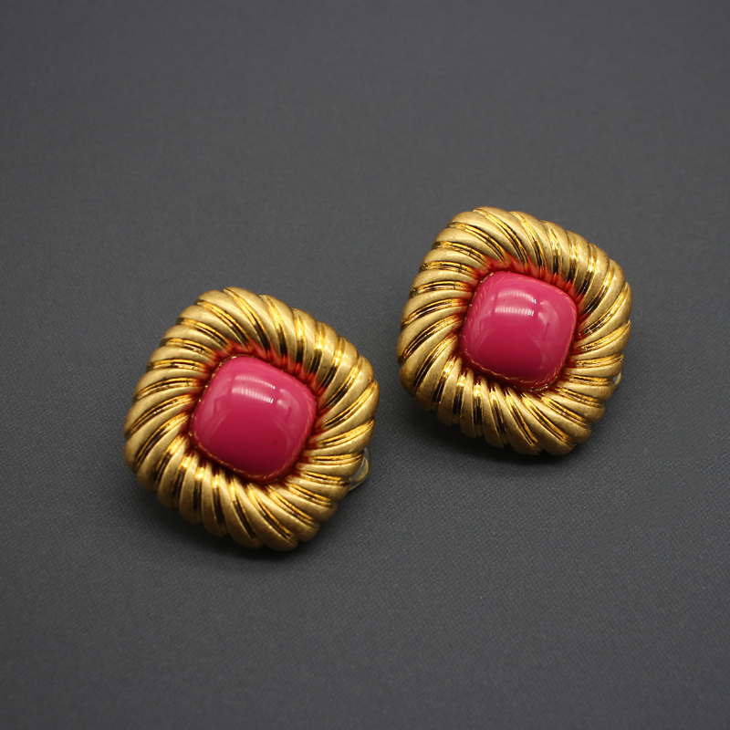 Orecchini da donna gioielli clip per orecchie vintage rare nicchie contrassegnate con rosa rossa orecchini quadrati classici orecchini in oro nero senza piercing_voghion.com