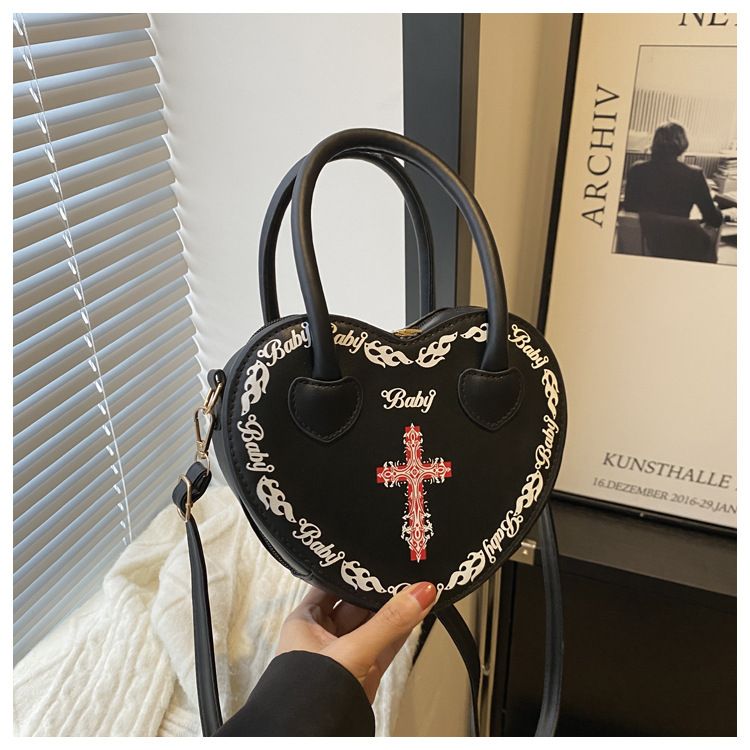 Borsa da donna personalizzata Rivet Punk Dark 2024 Nuova borsa a forma di cuore, borsa a tracolla incrociata, borsa a tracolla per donna_voghion.com