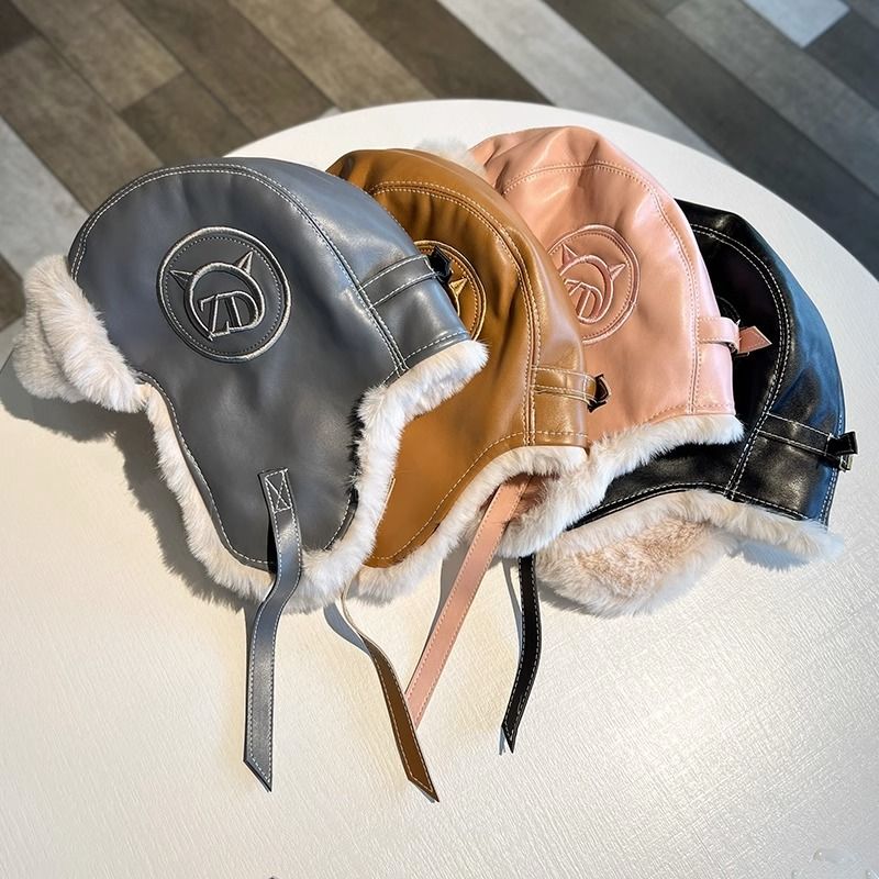 Lei Feng femminile, spessa e calda pelle PU peluche sci all'aperto, cappello volante con protezione per le orecchie fredde, maschio alla moda_voghion.com