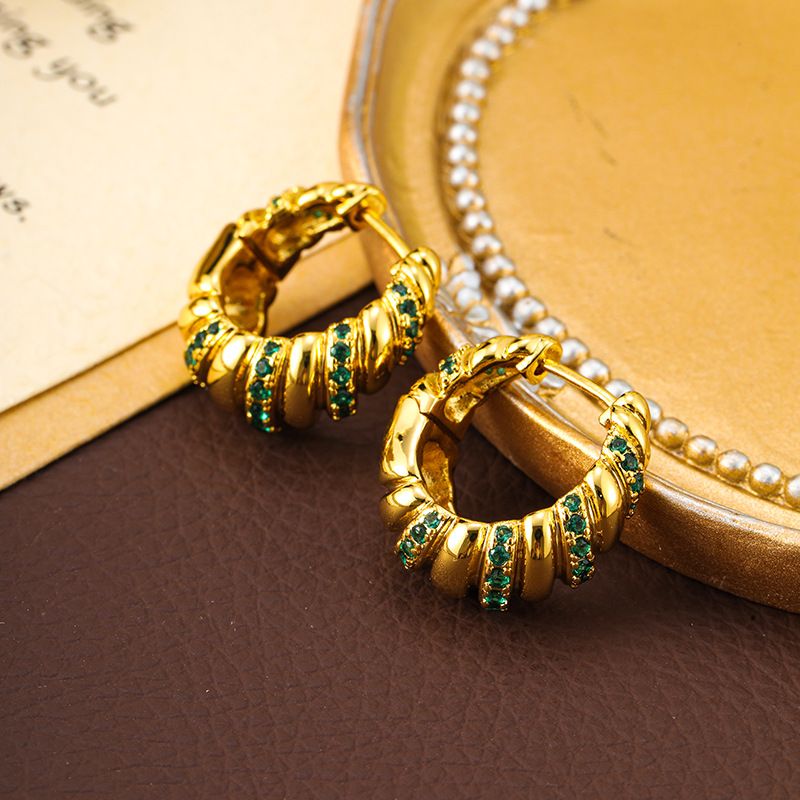 Cerchio di personalità di temperamento di lusso leggero, elemento di alta qualità, orecchini in zirconio verde, alla moda_voghion.com