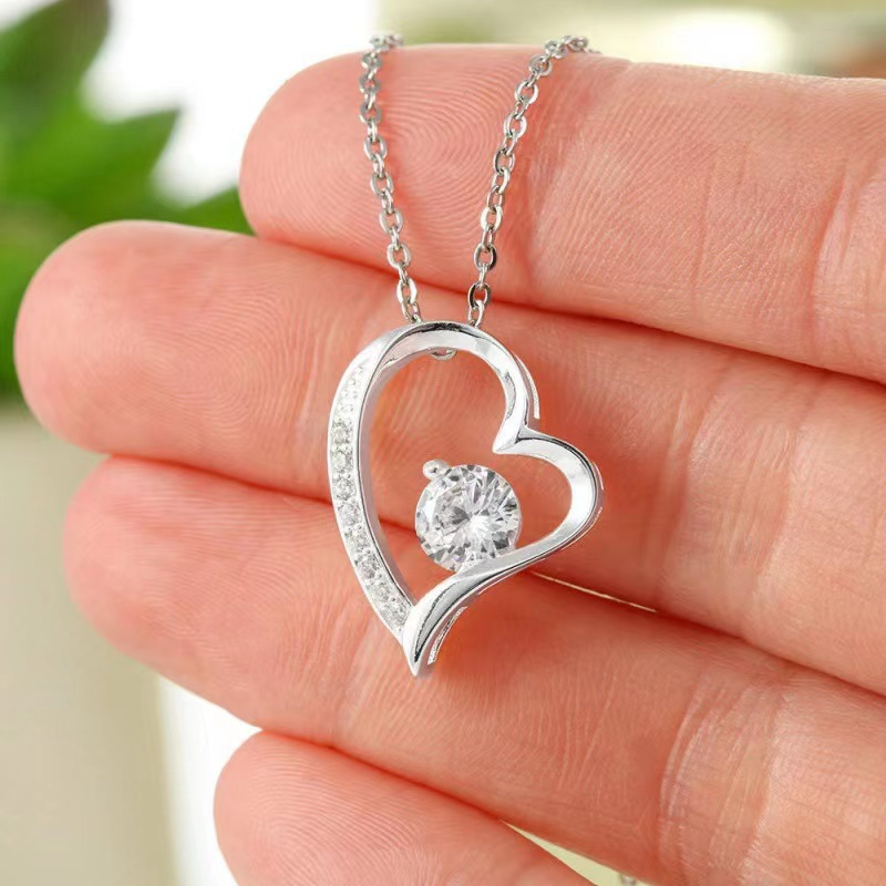 Collana a forma di cuore con ciondolo a forma di cuore in diamanti, in acciaio inossidabile, con catena a forma di cuore, per donna_voghion.com