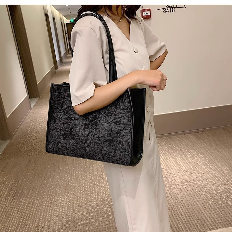 Borsa da donna di grande capacità Borsa estiva All-match 2023 Nuova borsa a tracolla alla moda Borsa tote dal design unico di nicchia_voghion.com