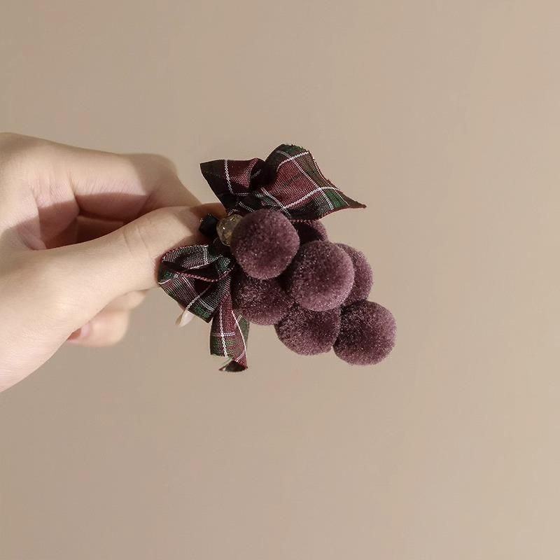 Spazzola per capelli piccola farfalla a forma di uva per donna 2024 Nuovo accessorio per capelli con frangia laterale autunnale e invernale di alta qualità_voghion.com