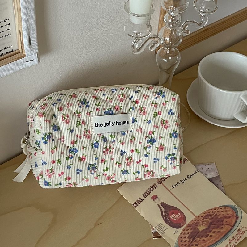 Blumen-Kosmetiktasche, süße, tragbare Cartoon-Spültasche für Studenten, gesteppt, große Kapazität, süße, frische Aufbewahrungstasche_voghion.com