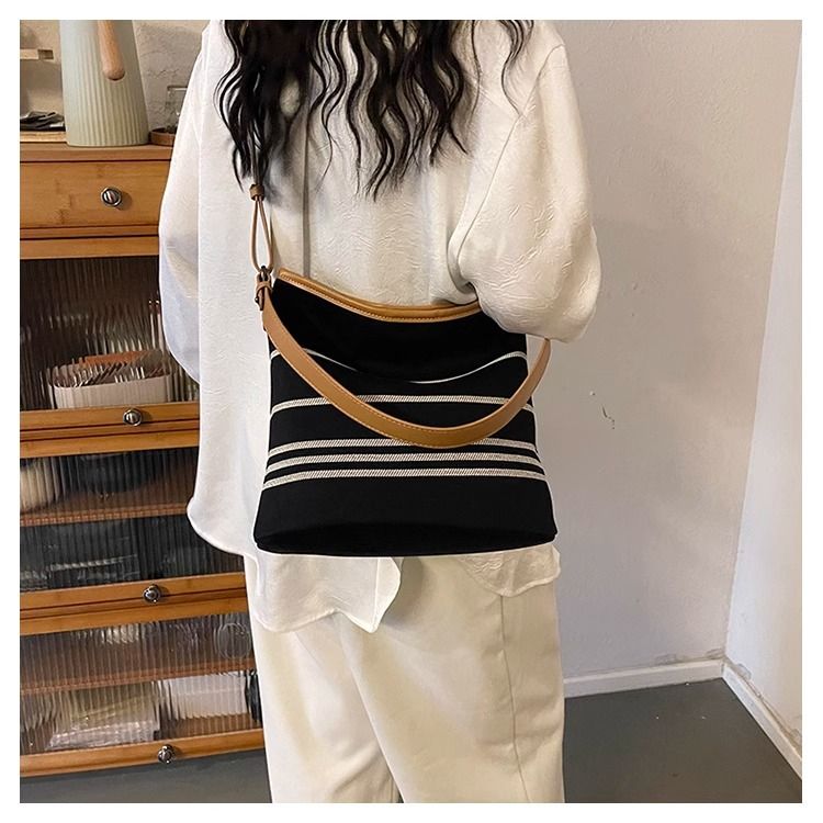 Casual Plaid Bucket Bag 2025 Fall/Winter New Women's Versatile Shoulder Bag Large Capacity_voghion.com