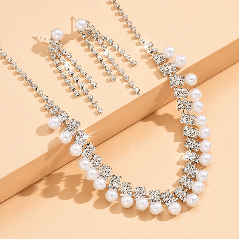 Nuovo set di orecchini con collana di strass di perle finte da donna, lusso leggero, di nicchia e versatile_voghion.com