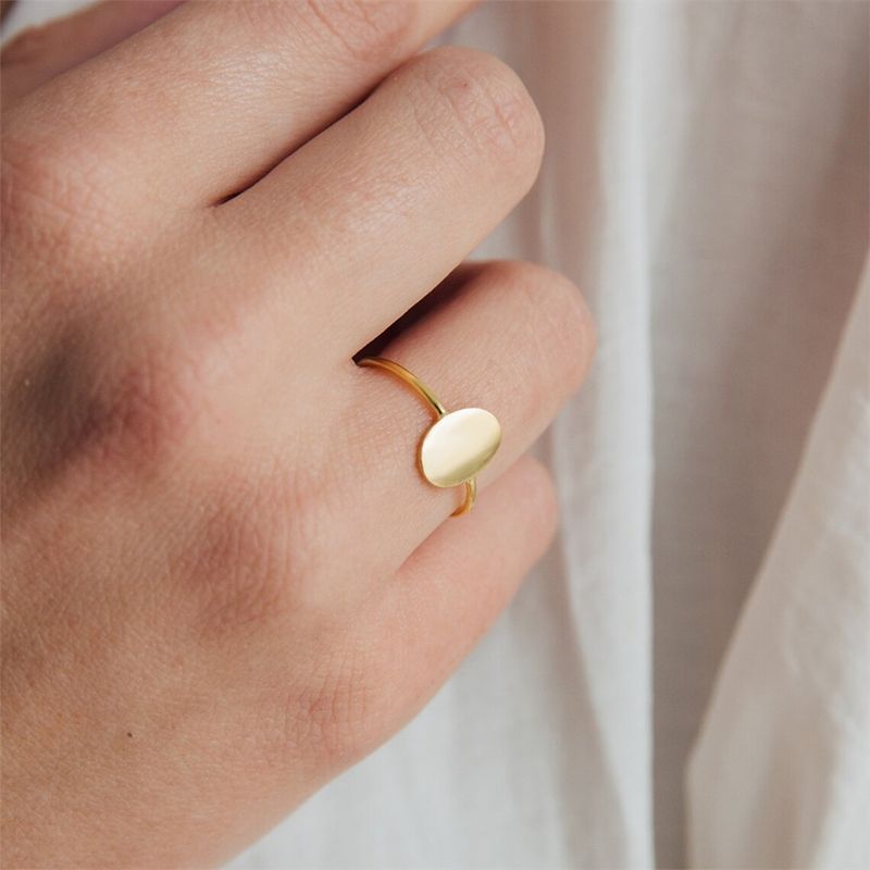 Lagerförsäljare eManco Delikat Oval Pynt Förgylld Blank Minimalistisk Feministisk Ring För Kvinnor Personlighet Kan Köpas I Partihandel_voghion.com