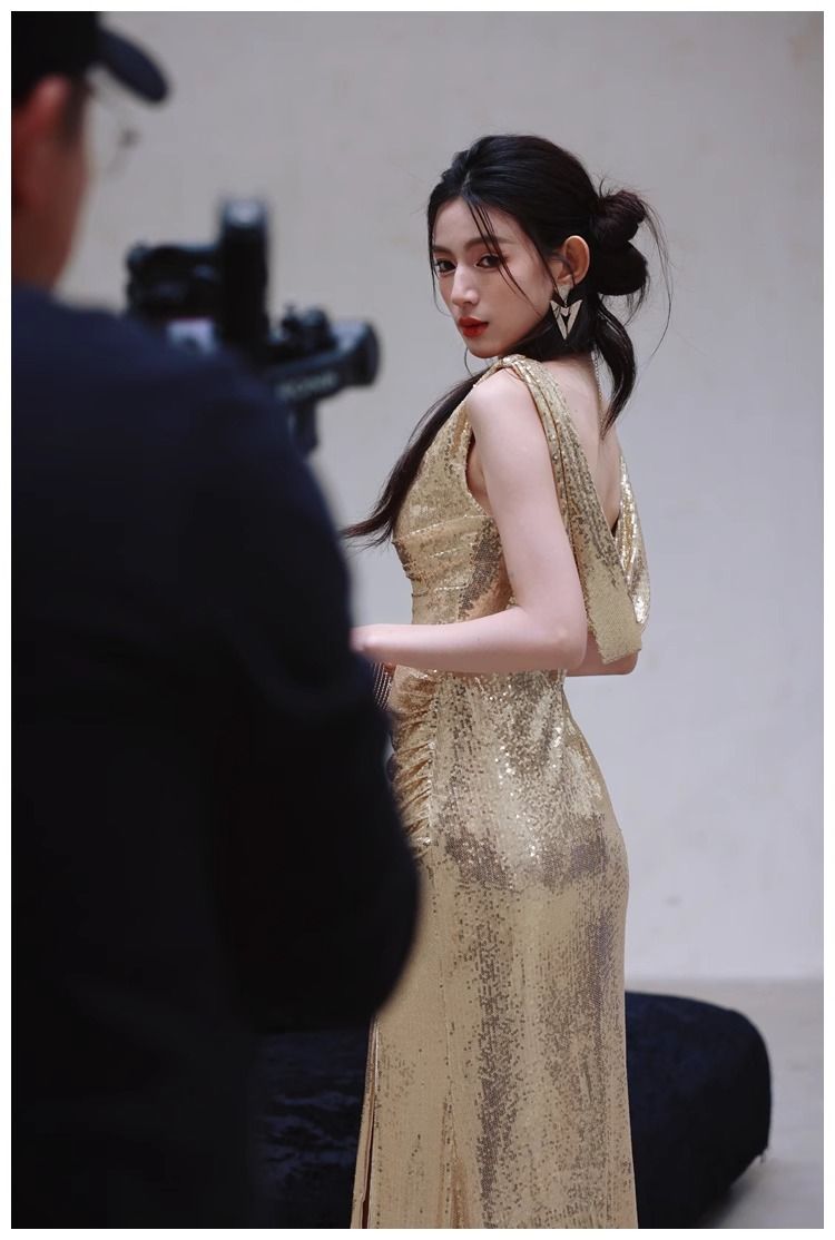 Damenbekleidung Gold Abendkleid Nischen Swing Kragen Rückenfreies Kleid Pailletten Party Lang Schmal Schlitz Laufsteg Kleid Rock_voghion.com