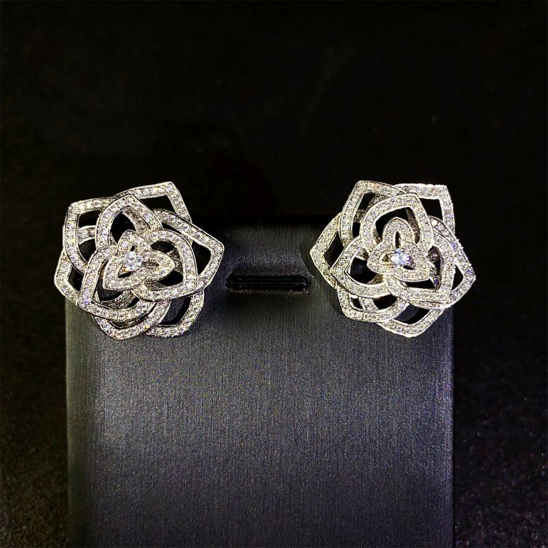 Elegante collana da donna mondana con rose squisite scavate, orecchini di camelia, grappoli di fiori sagomati, set di accessori, zircone_voghion.com