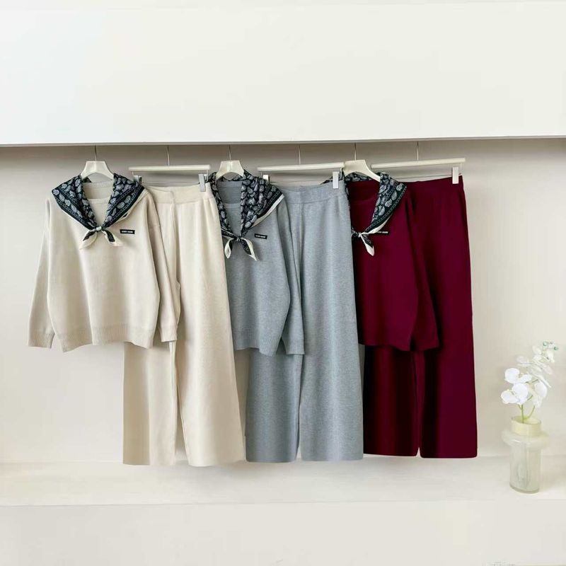 Completo da donna in maglia - Completo con comoda maglia a maniche lunghe e pantaloni a gamba larga_voghion.com