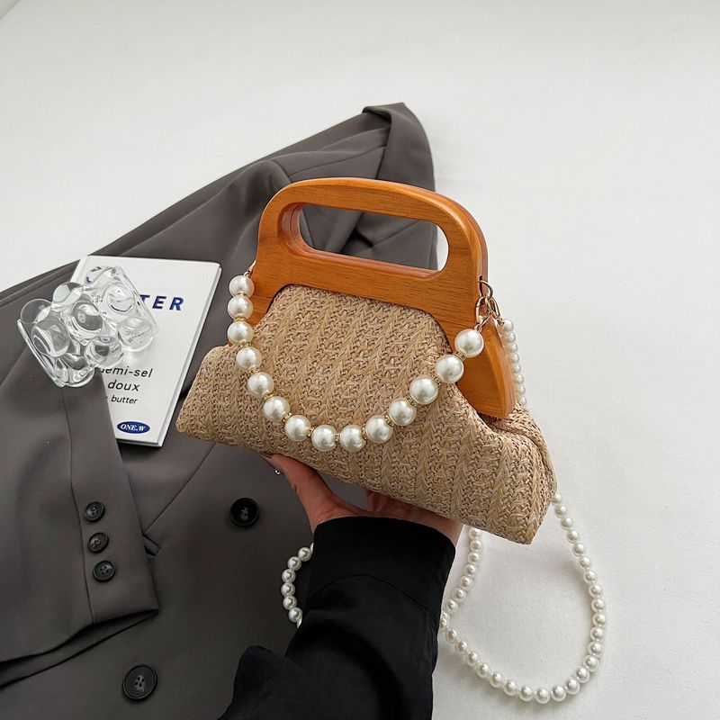 Borsa a tracolla con catena di perle, versatile e di tendenza, con chiusura a mano, in paglia intrecciata, super popolare per l'estate, per le donne, 2024_voghion.com