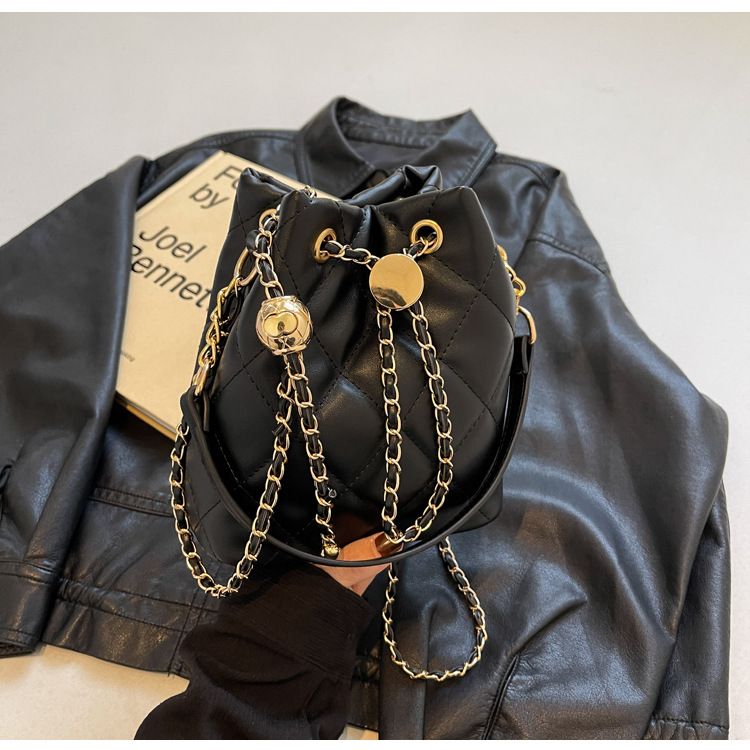 Borsa a tracolla con tracolla di alta qualità, versatile e alla moda, con catena trapuntata, per donna, 2023_voghion.com