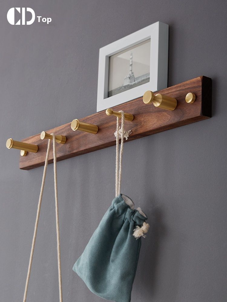 Masif ahşap ho, tek Çin tarzı giriş, İskandinav giyinme odası, hafif lüks pirinç duvara asılı giysiler_voghion.com