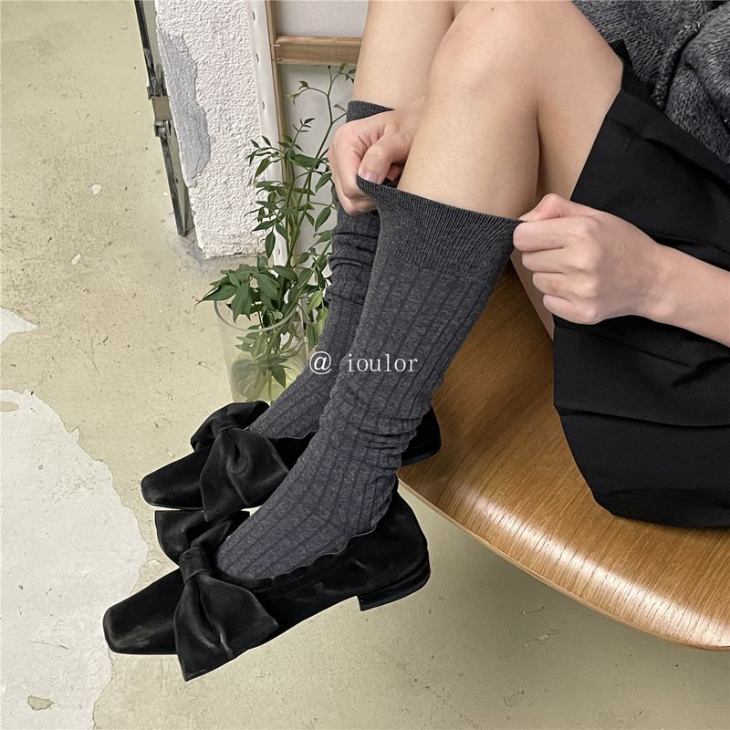 Calzini bianchi e neri, calzini lunghi, calzini di cotone, calzini a tubo medio, calzini alti fino al ginocchio, calzini alla moda_voghion.com