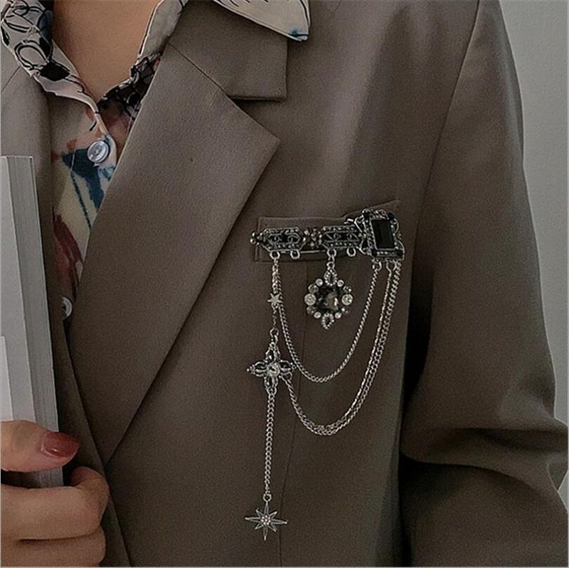 Ins Style Retro Fashion Dark Style Cool Handsome Black Gemstone Sparkling Diamond Star Tassel Chain Brooch Suit Accessories Trend_voghion.com