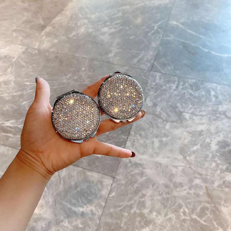 Elegante ronde minispiegel met diamanten – compacte dubbelzijdige make-upspiegel met klapdeksel voor thuis en op reis (6 cm, PU/PS/PVC-frame)_voghion.com