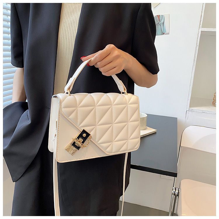 Borsa a tracolla piccola da donna con tracolla a catena, design classico trapuntato, morbida pelle PU, borsa a tracolla quadrata compatta per l'uso quotidiano_voghion.com