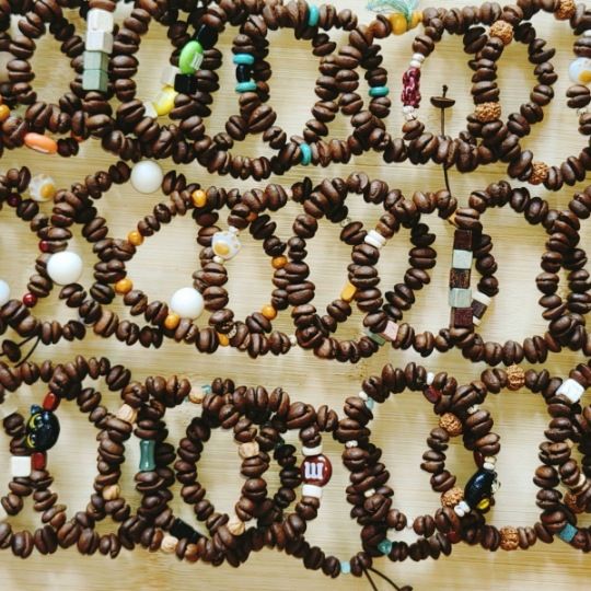 Braccialetto in ceramica con chicchi di caffè naturali di alto valore e simpatici cartoni animati per migliori amici e coppie, piccolo per bancarella del mercato notturno_voghion.com