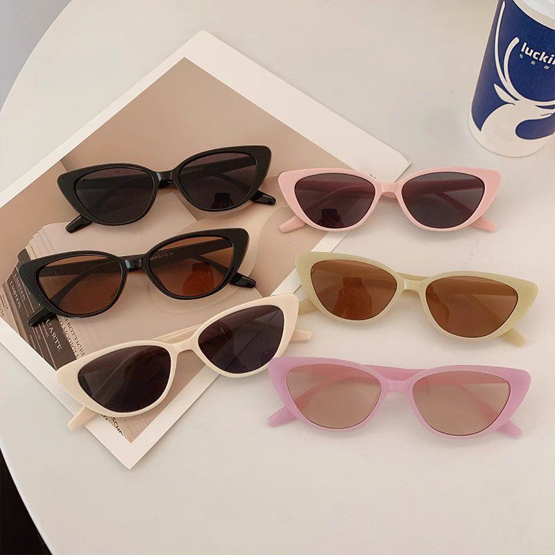 LazyZoom Occhiali da sole retrò alla moda con occhi di gatto Occhiali da sole a prova di sole da donna Occhiali da sole eleganti con aspetto del viso Piccolo Ins Popolare Net Rosso 2024 Nuovo_voghion.com