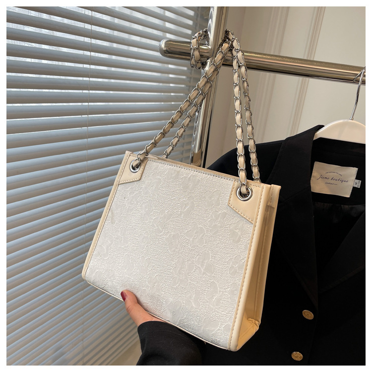 Grand sac jacquard en soie de grande capacité pour femmes, sacoche à bandoulière large, fourre-tout assorti à la mode, nouvelle collection 2023_voghion.com