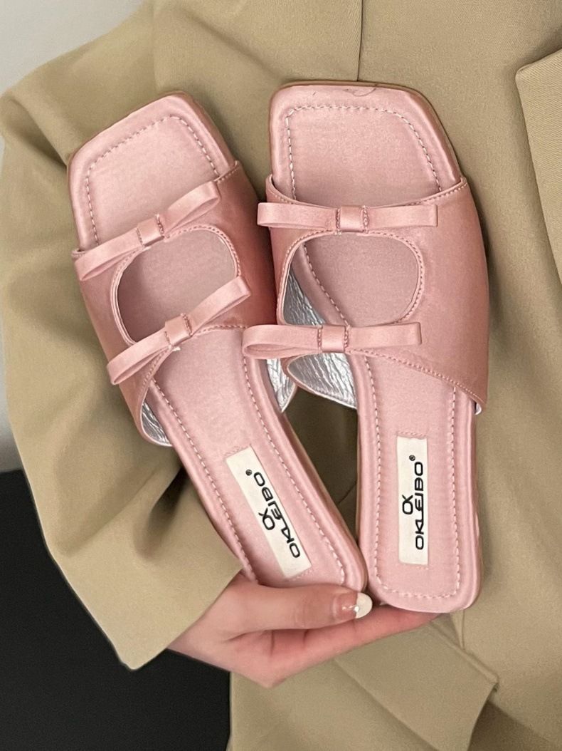 Koreanische Version Bogen hohl flache Sandalen mit flachem Boden für Damen Outdoor-Mode 2024 Sommer neue französische quadratische Zehen Strand_voghion.com
