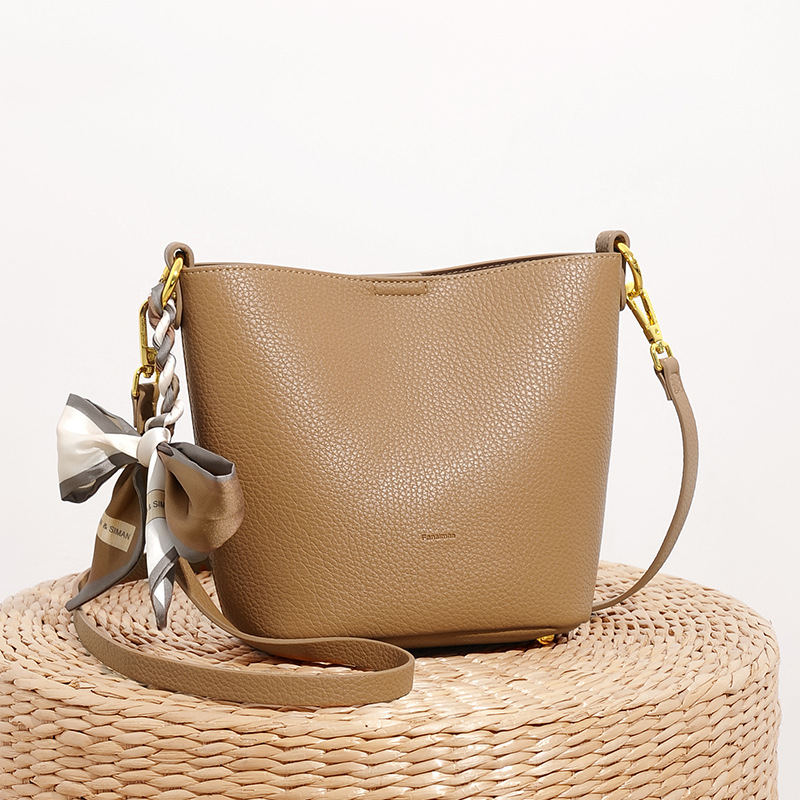 Nova enobarvna priložnostna vsestranska torba visokega cenovnega razreda, majhna torba, zahodnjaška vsestranska torba čez ramo, mehka usnjena priložnostna torba čez telo, ženska torba_voghion.com