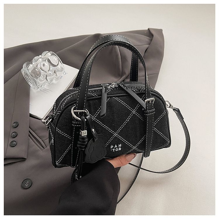 Borsa da donna con design di nicchia, ricamo a diamante, borsa in denim azzurro chiaro, borsa a tracolla da donna, borsa a cuscino_voghion.com