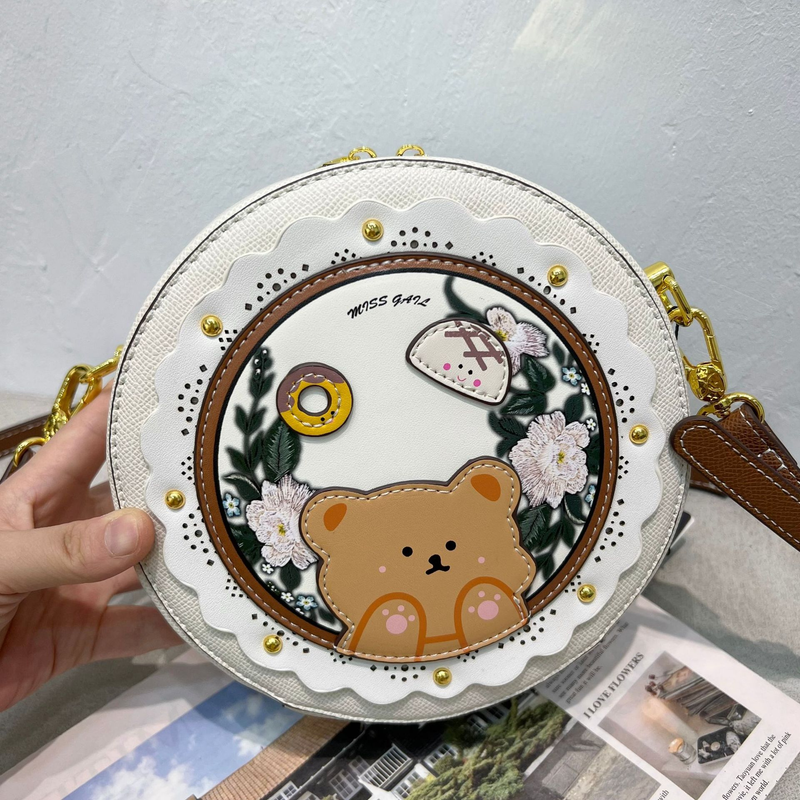 Borsa da donna, stampa vintage, borsa rotonda traforata, borsa a tracolla dal design di nicchia_voghion.com