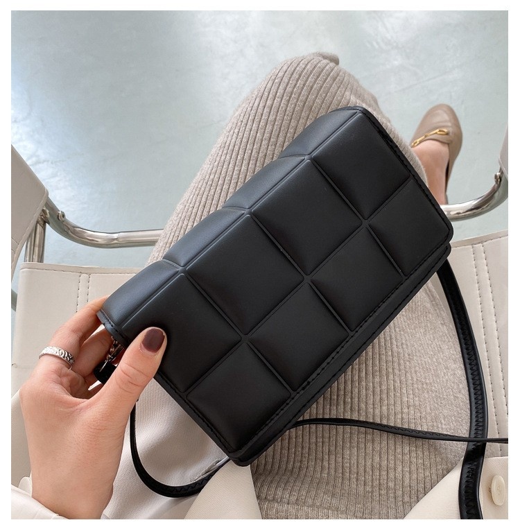 Commercio all'ingrosso di moda transfrontaliera semplice retrò piccola borsa quadrata da donna nuova borsa a tracolla ins con struttura rossa netta per tutto-fiammifero_voghion.com