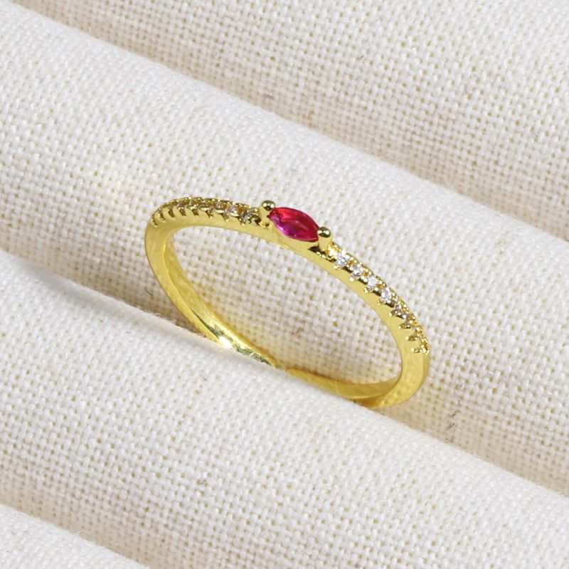 Eingelegter Smaragd für Frauen, Nischendesign, Mode, roséroter Lichtluxus-Ring mit offenem Zirkon_voghion.com