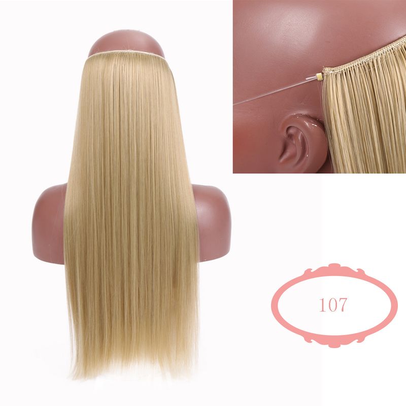 Extension per capelli con lenza elastica, extension per capelli in fibra chimica, le donne indossano naturalmente pezzi di capelli lisci_voghion.com