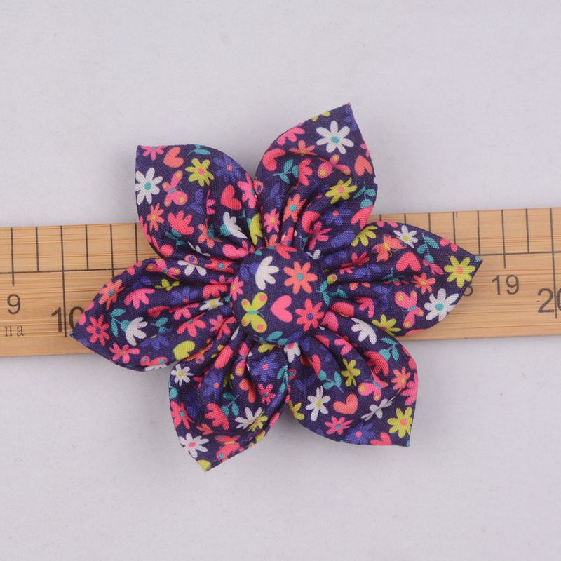 Classico accessorio per collare per cani e gatti cucito a mano con motivo floreale a sei petali, con bottone staccabile e fiore_voghion.com