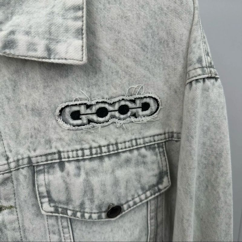 Beliebte bestickte Jeansjacke mit Spot-Stickerei für Männer und Frauen der gleichen leichten Luxus-Trendmarke, lässige, lockere Revers-Waschjacke_voghion.com