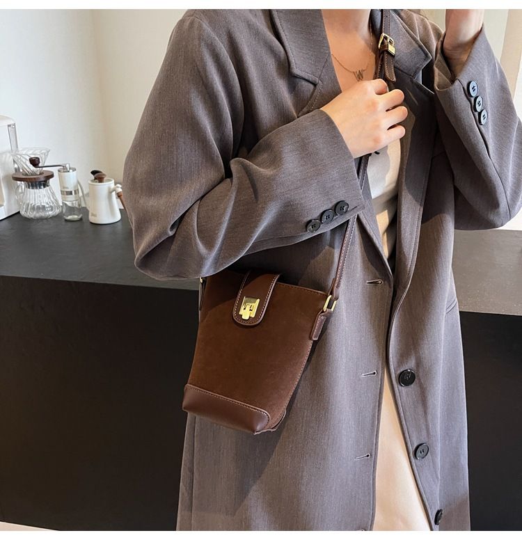 Versatile Bucket For Women Korean Style Niche Simple Casual Shoulder 2024 New Trendy Fashion Crossbody Bag_voghion.com