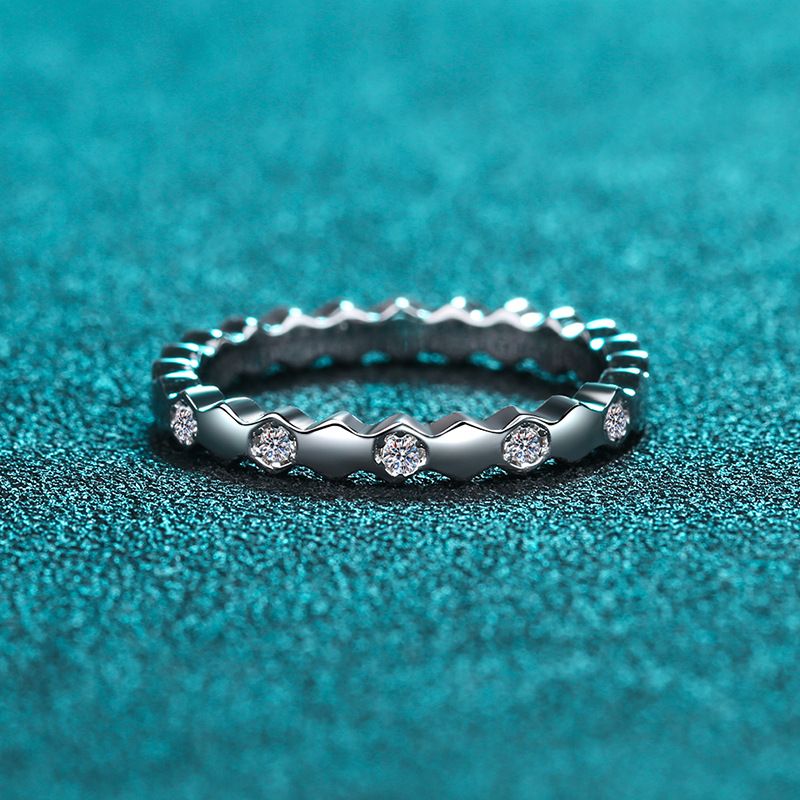 Anello da donna in argento puro placcato PT950 con moissanite e diamanti simulati a coda per matrimonio_voghion.com