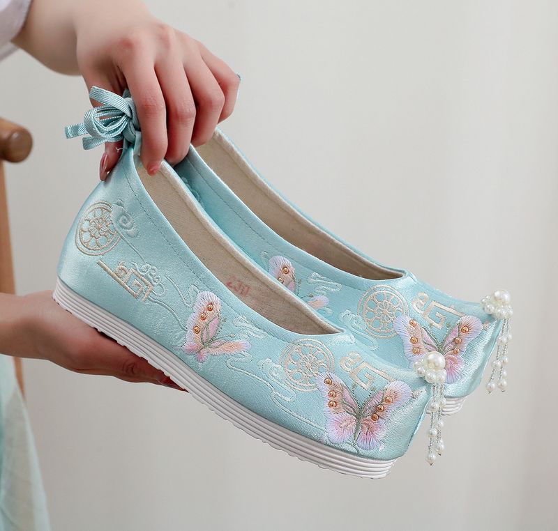 Damenschuhe Frühling und Sommer im neuen Stil antike Hanfu-Schuhe erhöhte Schuhe bestickte Damenschuhe Perlenkostüm-Schuhe_voghion.com