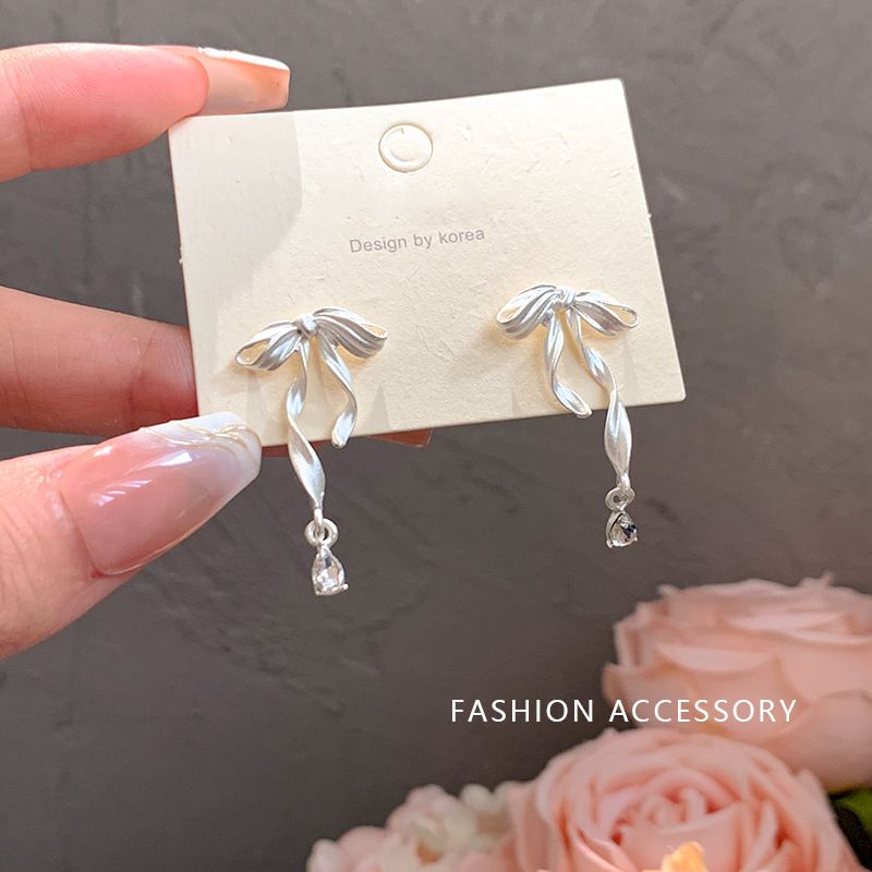 ins Style Simple Silver Needle Versatile Earrings Light Luxury Commuter Metal Circle Earrings Women's High-end Earrings_voghion.com