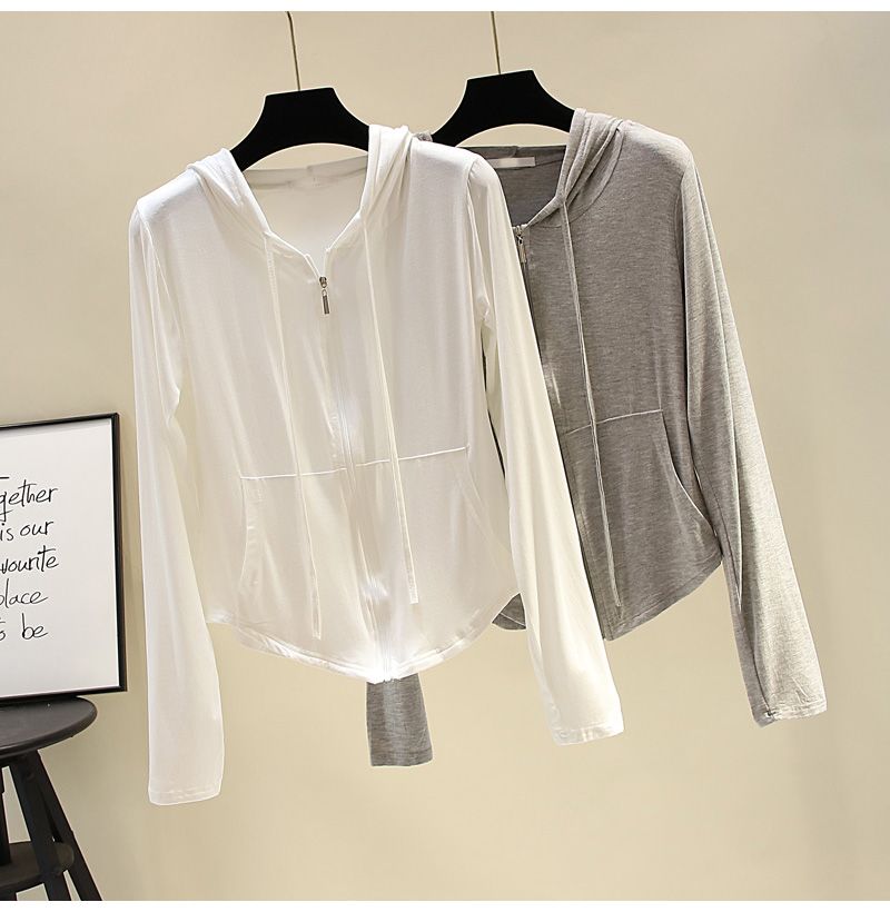 Giacca sottile con cappuccio bianco e orlo curvo, protezione solare_voghion.com